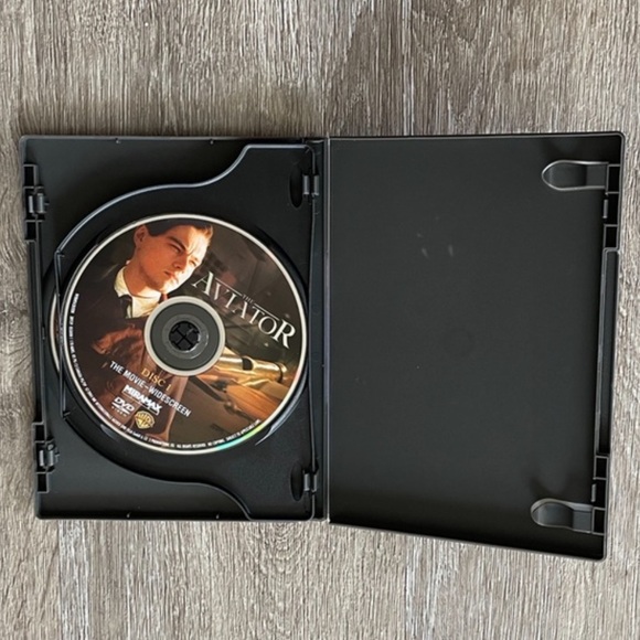 EUC The Aviator DVD is about Howard Hughes the billionaire, filmmaker & recluse - Picture 5 of 6